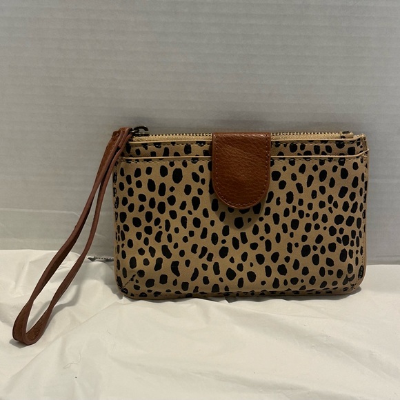 Universal Threads Leopard Print Wristlet Wallet - Picture 1 of 9